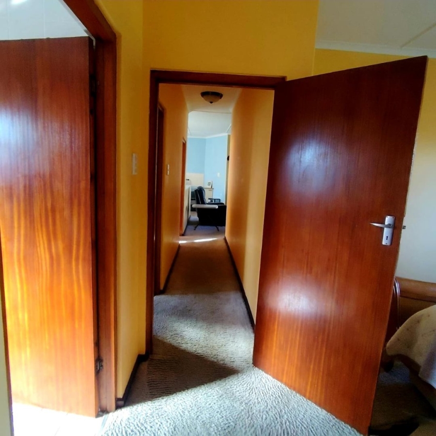 6 Bedroom Property for Sale in Baysville Eastern Cape